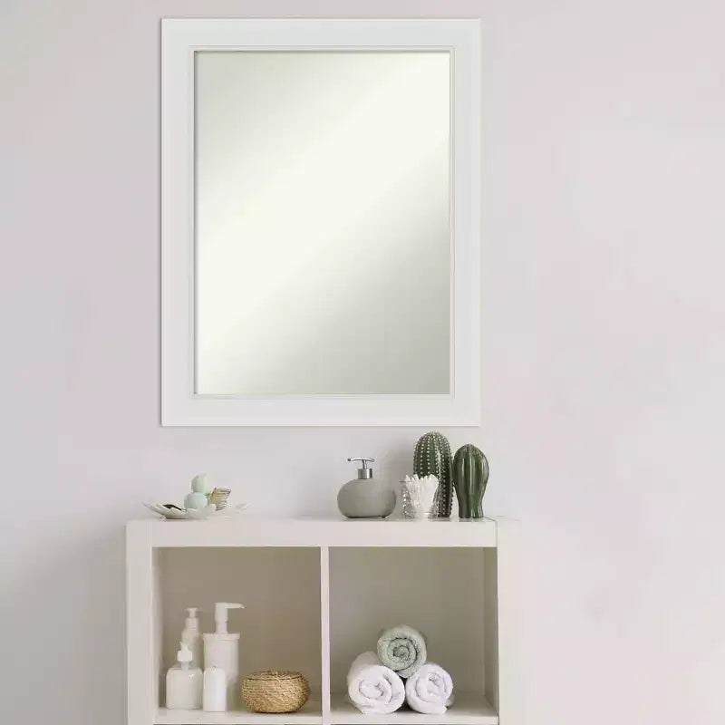Specchio da parete stretto Flair da 22" x 28", stile moderno