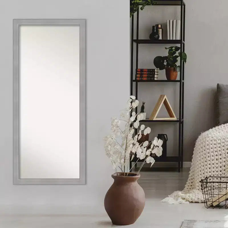 Specchio 28" x 64" da terra non smussato Vista in nickel spazzolato