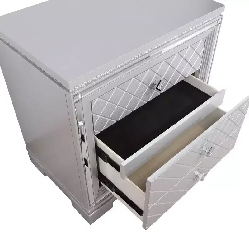 Comodino Tenaya a 2 cassetti con cassetto nascosto e porte USB, Argento