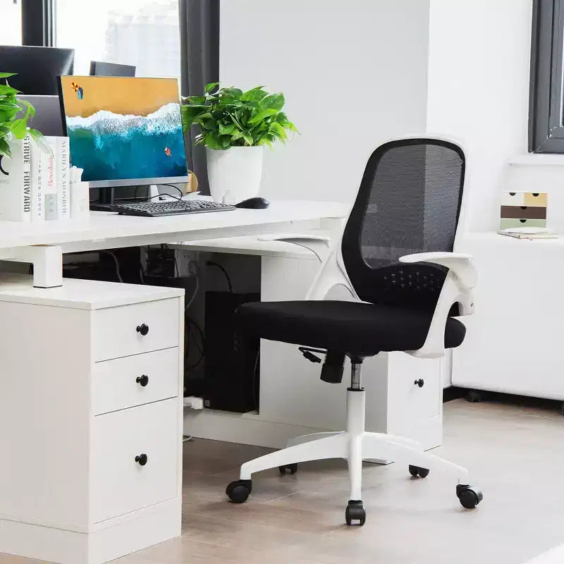Sedia da ufficio in rete, regolabile, con rotelle, per computer, con braccioli ribaltabili, bianca/nera