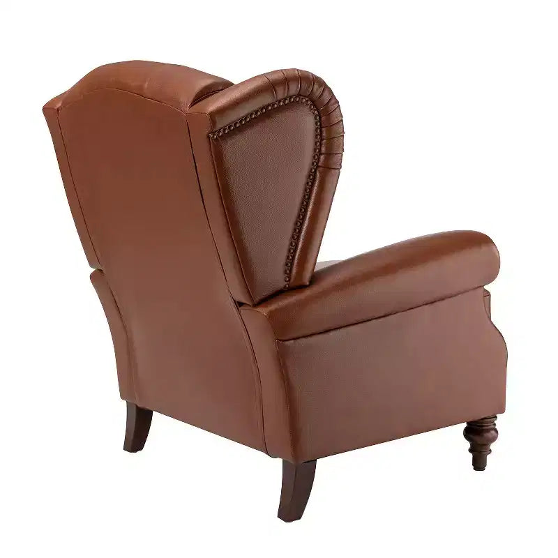 Poltrona a pozzetto larga 84 cm in vera pelle con gambe coniche in legno massello e bordo con borchie