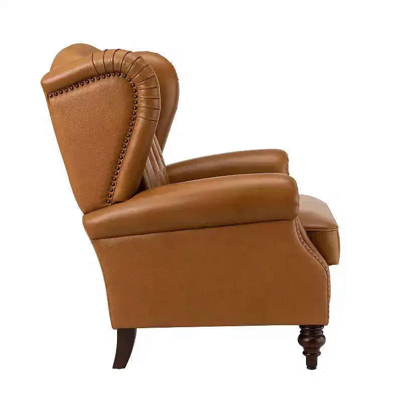 Poltrona a pozzetto larga 84 cm in vera pelle con gambe coniche in legno massello e bordo con borchie