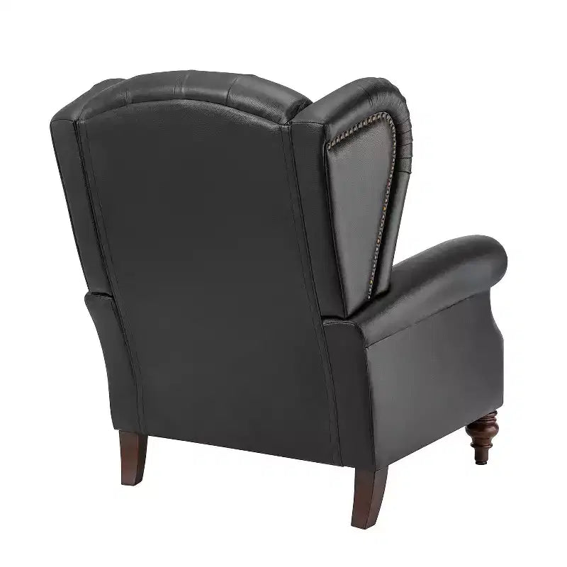 Poltrona a pozzetto larga 84 cm in vera pelle con gambe coniche in legno massello e bordo con borchie