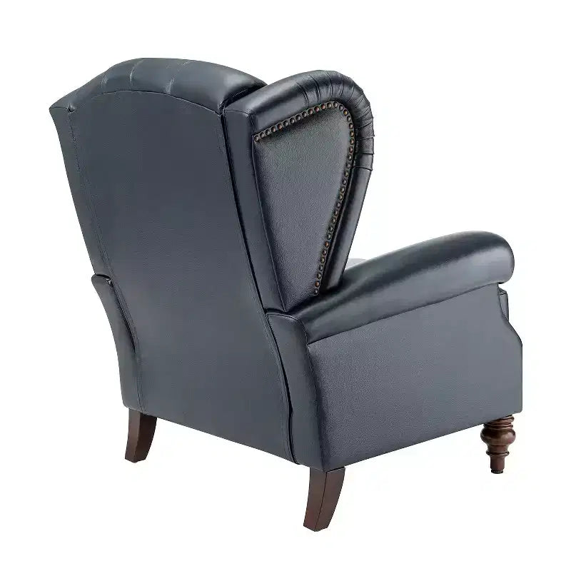 Poltrona a pozzetto larga 84 cm in vera pelle con gambe coniche in legno massello e bordo con borchie