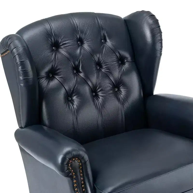 Poltrona a pozzetto larga 84 cm in vera pelle con gambe coniche in legno massello e bordo con borchie