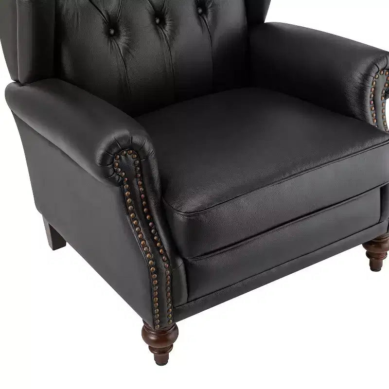 Poltrona a pozzetto larga 84 cm in vera pelle con gambe coniche in legno massello e bordo con borchie